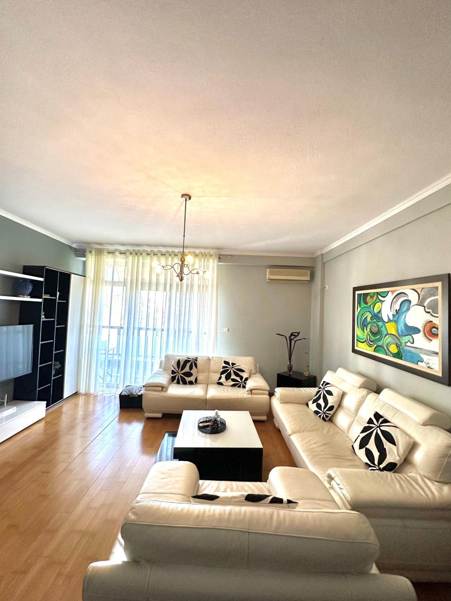 Central Inn Home Тирана Екстер'єр фото