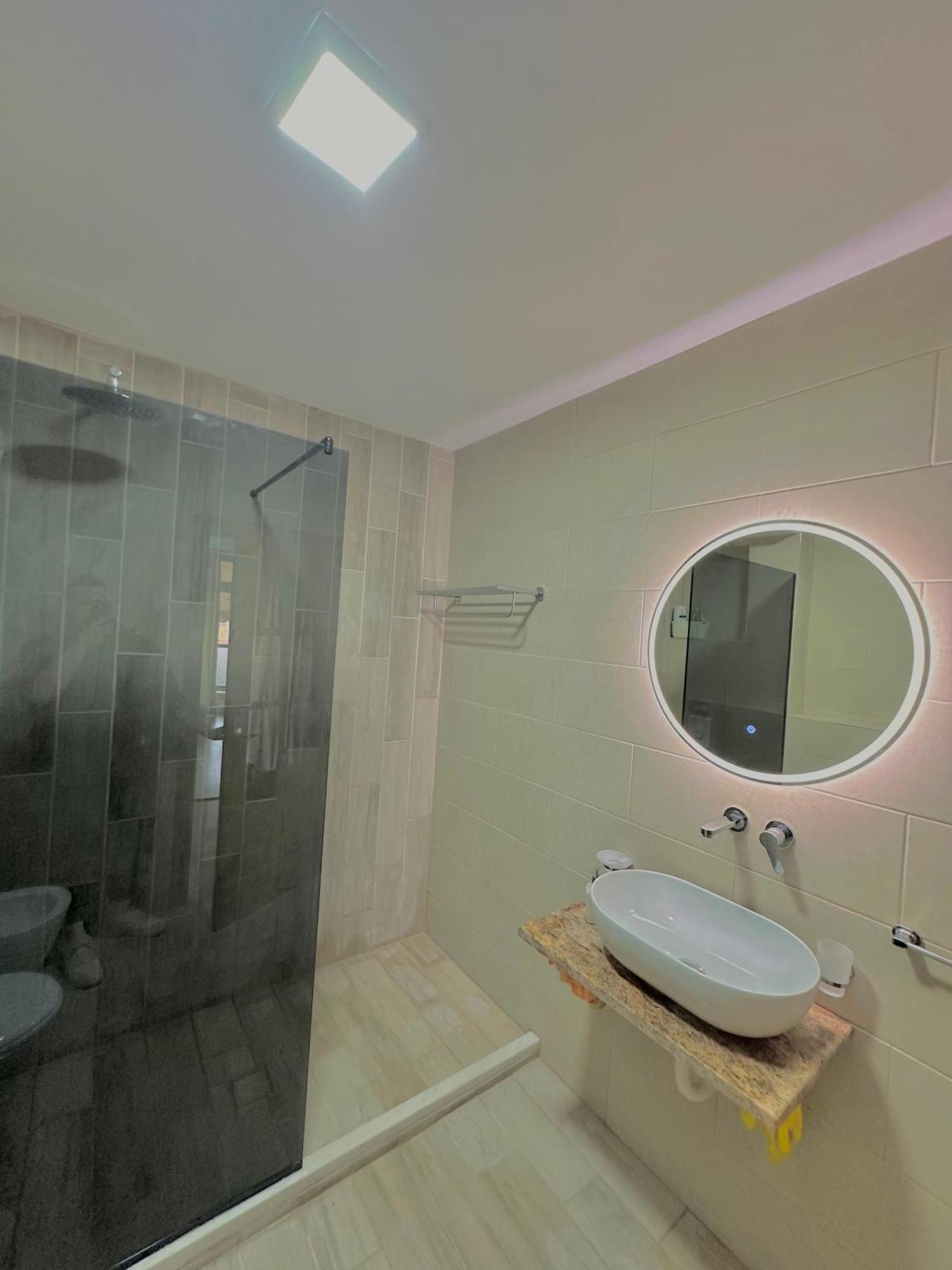 Central Inn Home Тирана Екстер'єр фото