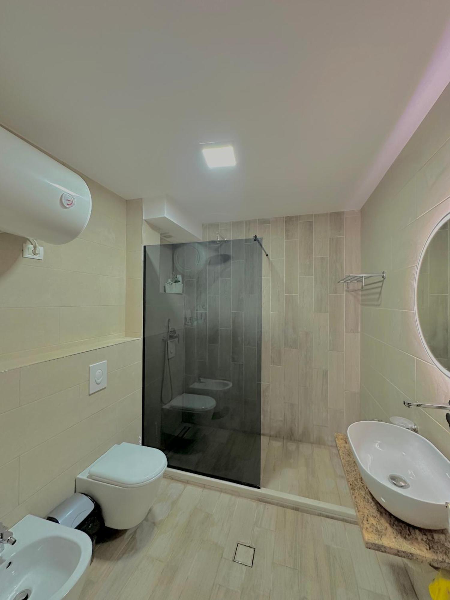Central Inn Home Тирана Екстер'єр фото