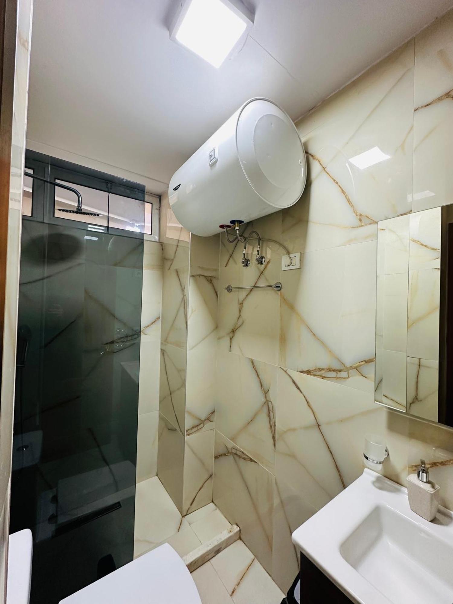 Central Inn Home Тирана Екстер'єр фото